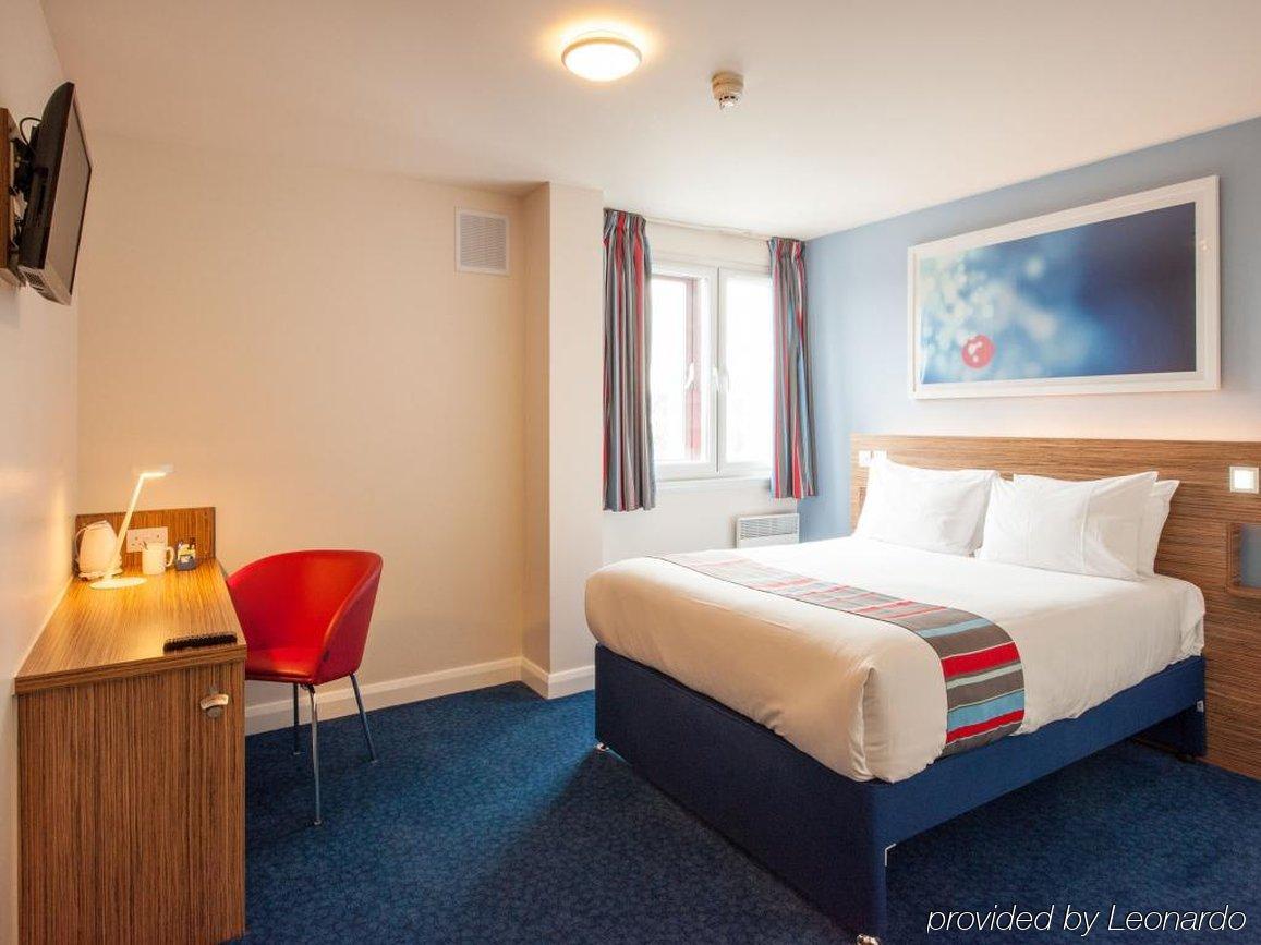Travelodge London Wembley Exterior photo